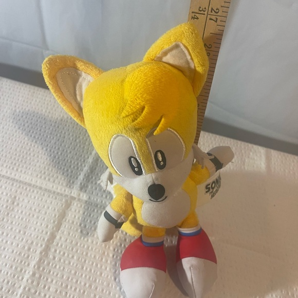 Sonic the Hedgehog Plushy - Picture 1 of 5